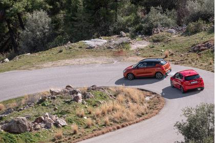 Suzuki Swift Sport Hybrid 129Ps vs Ford Fiesta ST-Line mHEV 155Ps